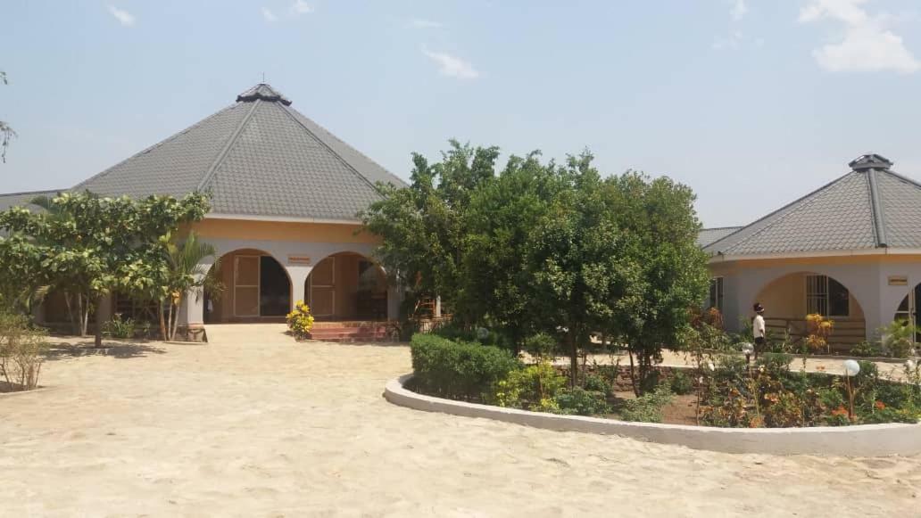 Lavic Country Resort Adjumani מראה חיצוני תמונה